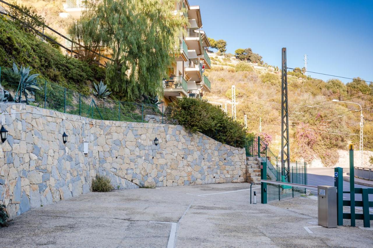 116 - Casa Colorata Vista Mare, 500M Dalla Spiaggia - Parcheggio Privato Gratis Incluso Ospedaletti Extérieur photo